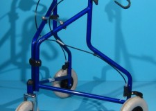 Cadru de mers cu roti second hand B+B cu trei roti