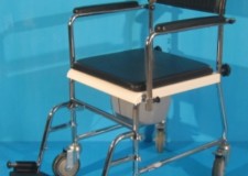 Scaun handicap cu wc (toaleta) cu rotile