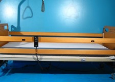 Pat electric pentru invalizi cu trei sectiuni Invacare