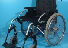 Scaun cu rotile din aluminiu care suporta 150 kg/48 cm sezut