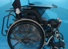 Scaun cu rotile cu verticalizare pentru copii actionat manual