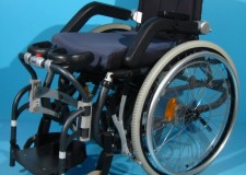 Scaun cu rotile cu verticalizare-acumulatori noi