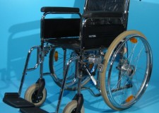 Scaun cu rotile cu schelet de otel Meyra / latime sezut 39 cm