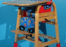 Scaun pentru copii cu roti second hand Ato Formi din lemn