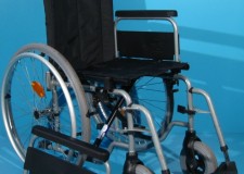 Scaunul rulant are schelet din otel second hand Invacare
