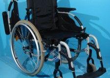 Vindem rulant din aluminiu si otel  Invacare / 42 cm