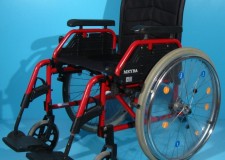 Scaun cu rotile din aluminiu Meyra â€“ieftin ( l sezut 48 cm)