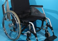 Magazin vinde rulant invalizi din aluminiu Meyra /sezut 49 cm