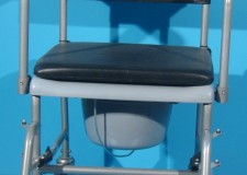 Scaun cu WC handicap second hand Invacare - gri