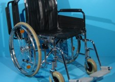 Scaun cu rotile second hand la reducere / latime sezut 45 cm