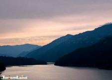 Vand teren  zona lotrului