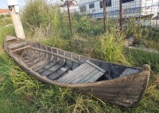 Barca din lemn pentru decor gradina