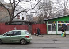 vand teren cu casa si pravalie in Lizeanu