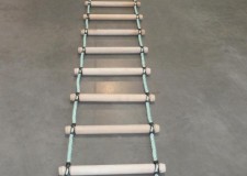 Scara din franghie usor de transportat,flexibila,mobila,si de calitate usor de catarat