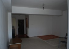 garsoniera Militari, Rosu stradal