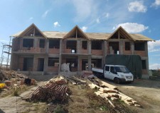 HillVillage vinde case Miroslava 117MP utili