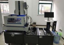 Masina de electroeroziune cu fir