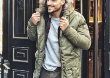 Gigolo high standards exclusiv pentru doamne si domnisoare, 20 ani , brunet, complex, misterios si deschis la provocari! Prezent aici pentru a ne simti minunat impreuna!