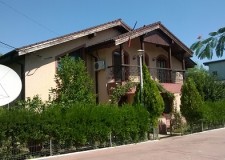 vila la lac si padure