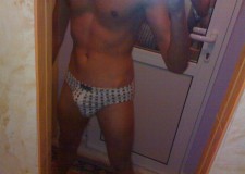 Tanar, 24 de ani, bisexual, caut barbati DOTATI 20 de cm+  pentru sex oral.