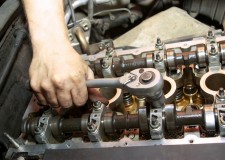 Cautam lacatus mecanic