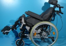 Scaun cu rotile nepliabil Breezy / latime sezut 41 cm