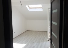 Vand apartament la mansarda