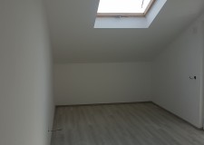 Vand garsoniera, mansarda, zona Tractorul-Brasov