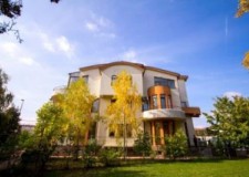 VAND VILA CU PISCINA DAMAROAIA