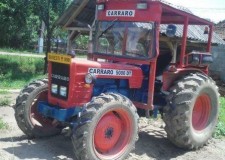 Tractor 4x4 marca carraro