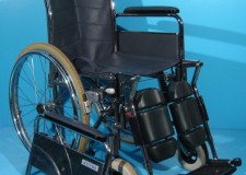 Carucior pentru deplasare a invalizilor cu suporti reglabili