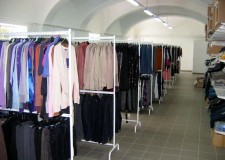 Cautam personal depozit haine Olanda