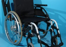 Rulant pentru invalid din aluminiu Breezy / cu sezut 43 cm