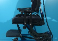Scaun pentru copii cu roti si actionare electrica R82