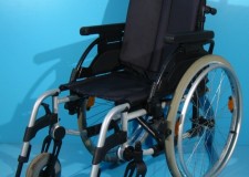 Scaun handicap cu tetiera - din aluminiu Breezy / 40 cm