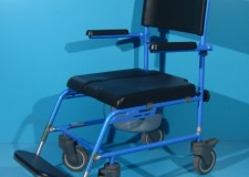 Scaun pentru WC si baie B+B latime sezut â€“ 44 cm