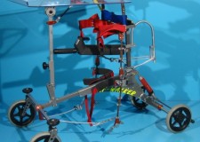 Premergator cu verticalizare pentru copii second hand NF-WALKER