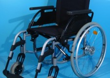 Vanzare scaun handicap cu rotile redus Breezy / 44 cm