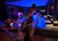 Esti la un click distanta de un salariu urias.