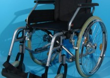 Oferta la scaun rulant pentru persoane cu handicap- sezutul 42 cm