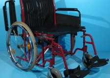 Scaun cu rotile B+B care suporta 170 kg/ latime sezut 56 cm