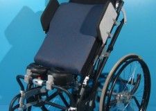 Scaun cu rotile cu verticalizare actionat electric