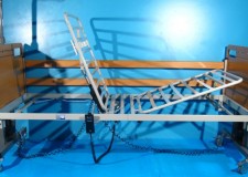 Pat electric cu doua sectiuni Invacare cu defecte