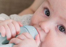 Biberon anticolici Easy-Grip (usor de tinut) 240 ml