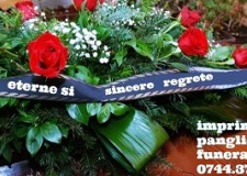 Imprimanta de scris panglica funerara.