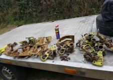 Dezmembrari balotiera Claas Constant, avem aproape orice piesa pentru presa de balotat Claas, avem avem aparat de legat, innodator, oala de antrenare, pick-up, ridicator plante (arici), pinion, fulie, cardan, volanta, grup, piston, biela, suveica, degajat