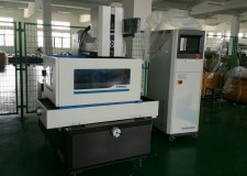 MASINA DE ELECTROEROZIUNE