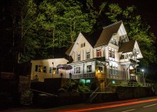 Kit Cat Club din Elvetia cauta acum si romance!