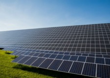 Angajam muncitori necalificati,montare panouri solare pe camp