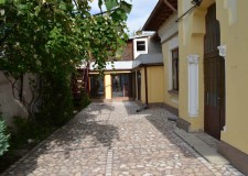 Casa cu curte proprie- CENTRAL- Palatul Parlamentului â€“ Hotel Marriot